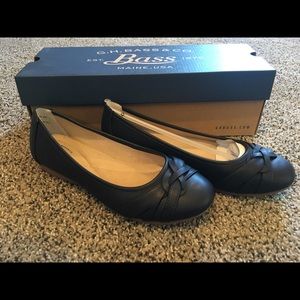 Bass Navy Size 6 Woman’s shoes